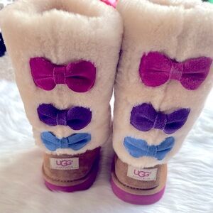 Ugg Malena 3 bow boot (Can fit a wmns size 8)